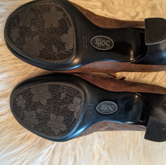 Sofft brand,  Mary Jane Suede Pump - Picture 3 of 5